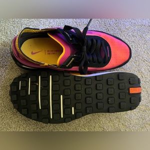 Nike Waffle One Active Fucshia DA7995-600 Shoes 6Y/7.5 womens